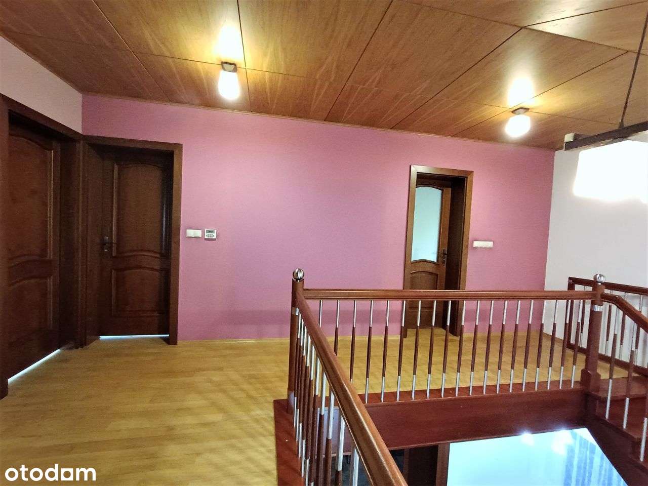 Dwa domy  z osobnymi wejściami połączone zimowym ogrodem-11