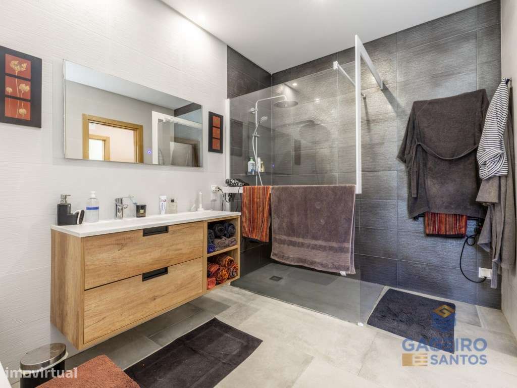 Moradia Térrea T3 Contemporânea com Piscina-36