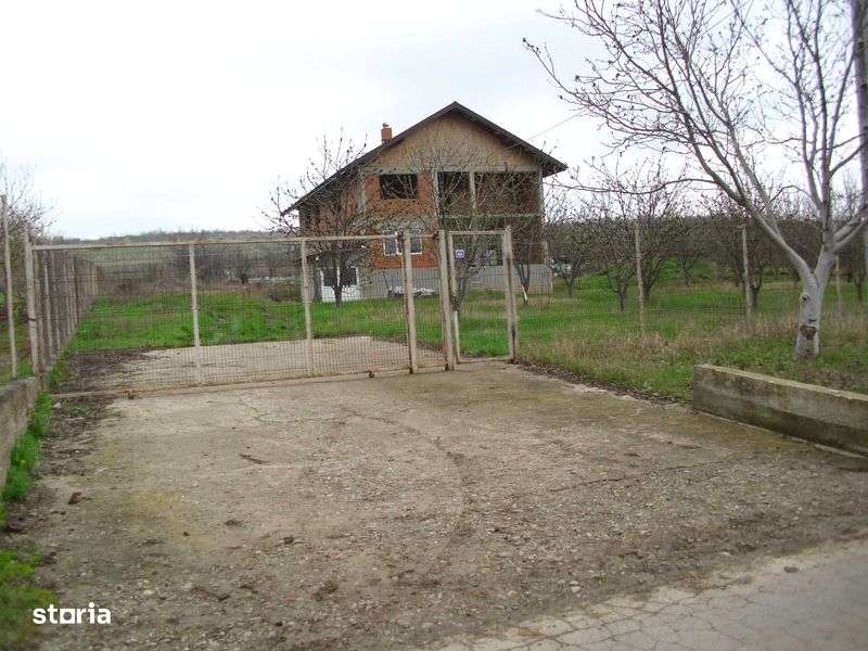 de vinzare casa 370mp si teren 9964mp in com Comarna Iasi - Imagine principală: 4/7