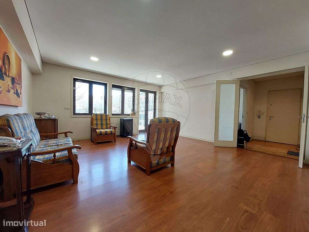 APARTAMENTO T3 RENOVADO NA AVENIDA DA LIBERDADE, BRAGA - Grande imagem: 4/22