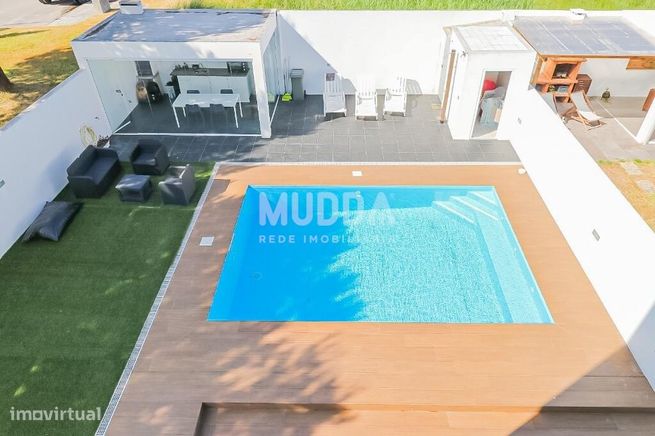 Moradia T3 no Furadouro com piscina-24