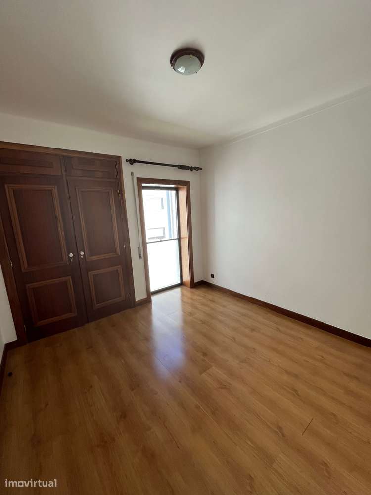Apartamento T3 para arrendamento na Rua Gomes Freire, Cruz de Celas - Grande imagem: 4/17
