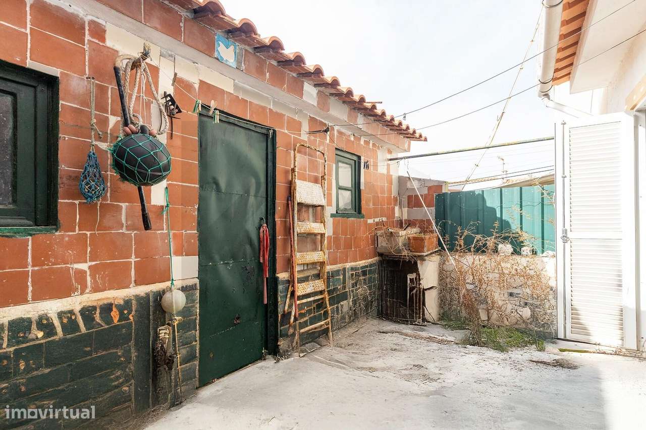 Moradia T3 com Pátio para Renovação Total no Bairro de Santo António - Grande imagem: 5/17