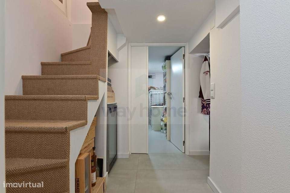 Moradia T3+1 | Sotão e Cave | Remodelada | Pátio Exterior | Amoreira |-10