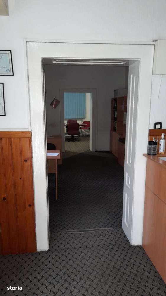 Casa zona 15 Noiembrie, 5 incaperi,suprafata utila 230 mp,teren 346 mp - Imagine principală: 4/18