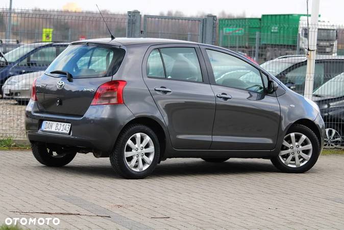 Toyota Yaris 1.3 VVT-i Team - 10