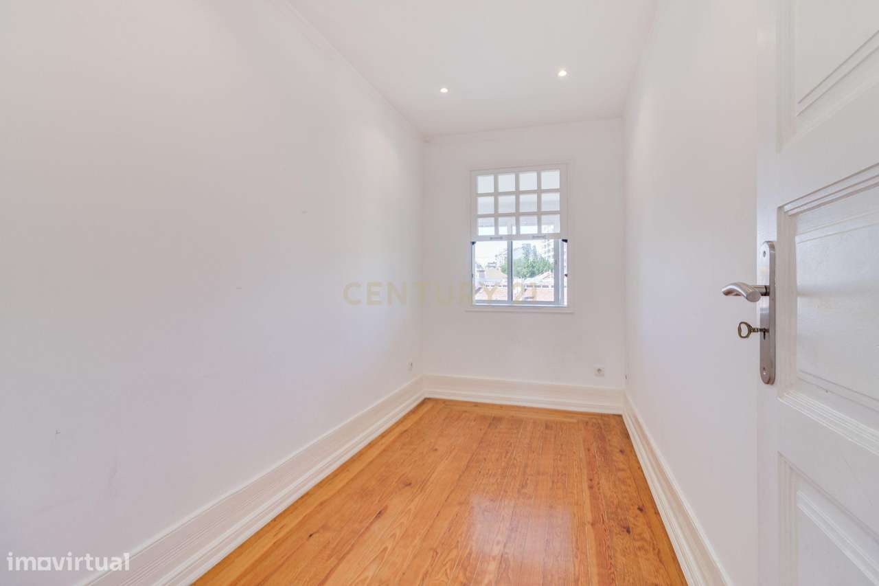 Penthouse com terraço de 28m2 junto ao metro no Rato-18