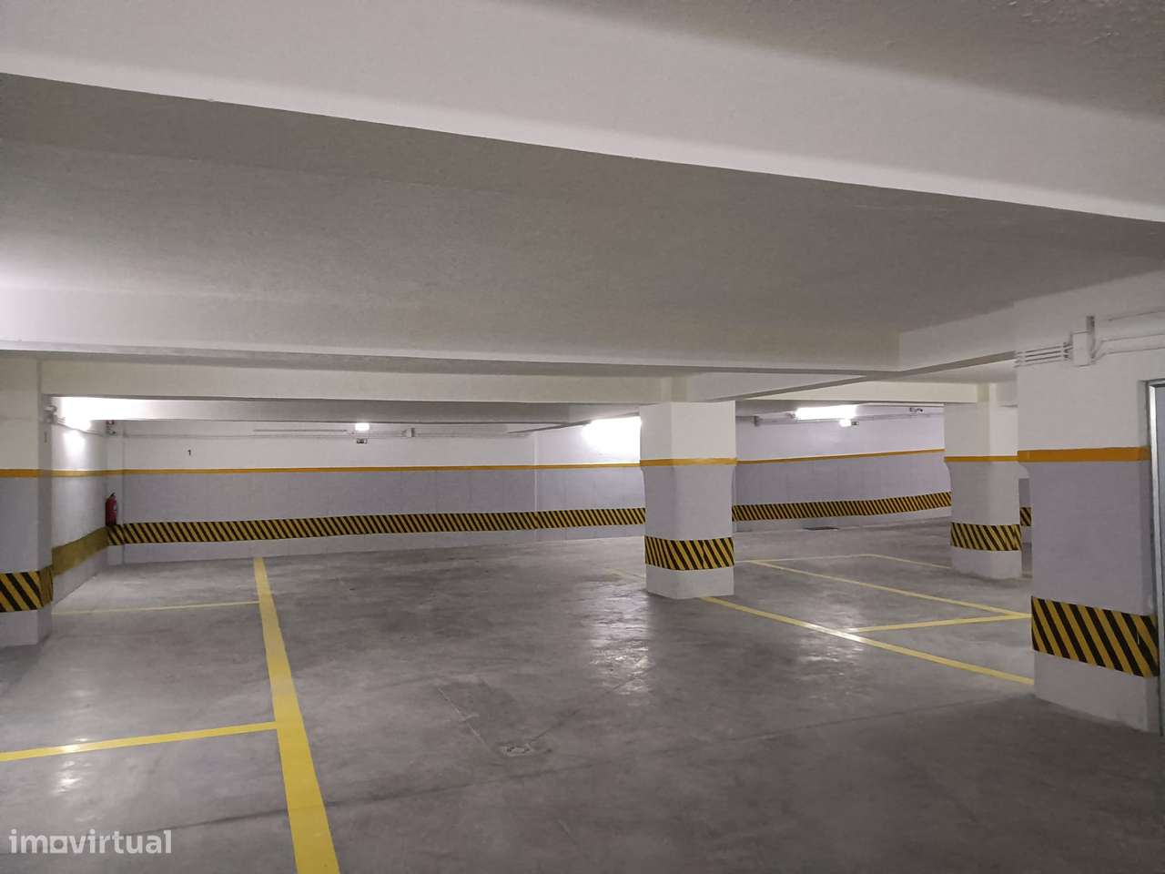 Garagem com 435 m² para 20 viaturas – Rua Duque de Palmela, Lisboa-1