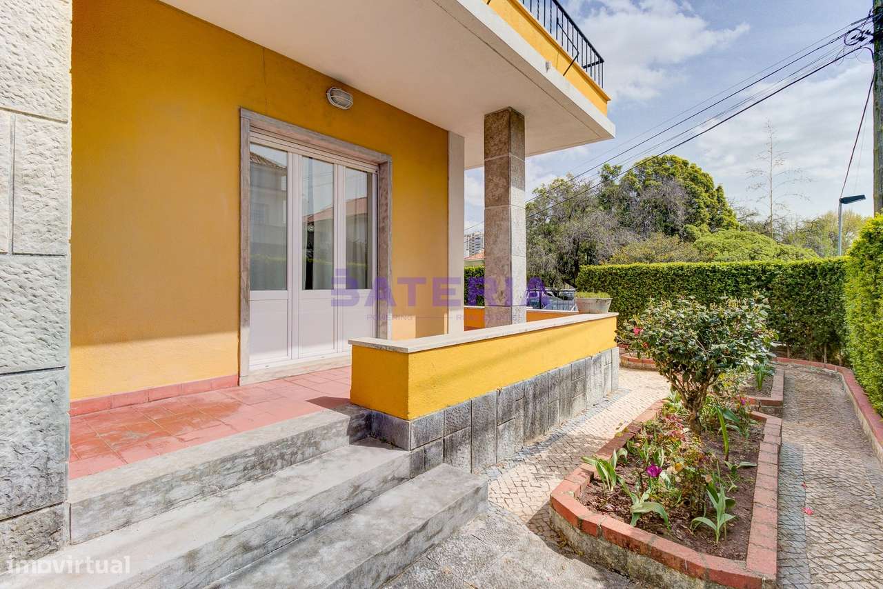 Moradia Independente T5 em Linda-a-Velha-36