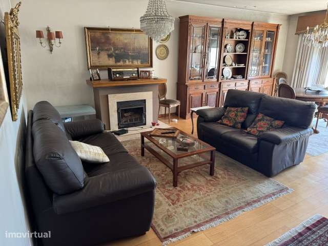 Apartamento T5 na Rua do Campo Alegre-55