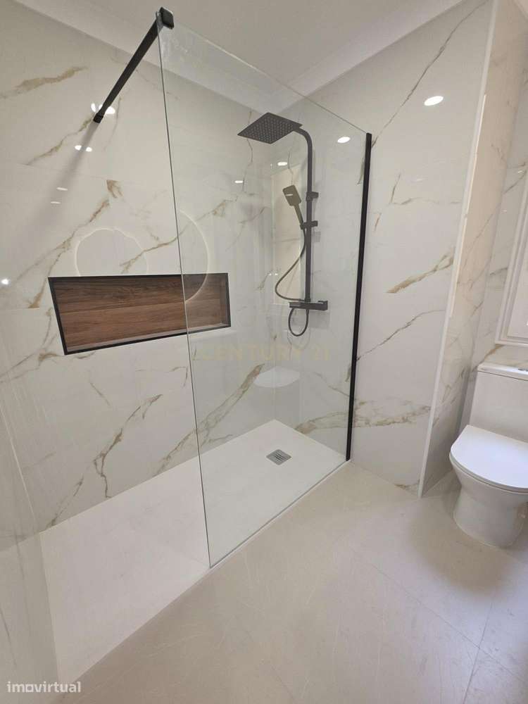 Apartamento T3  Renovado na Penha de França, Lisboa-12