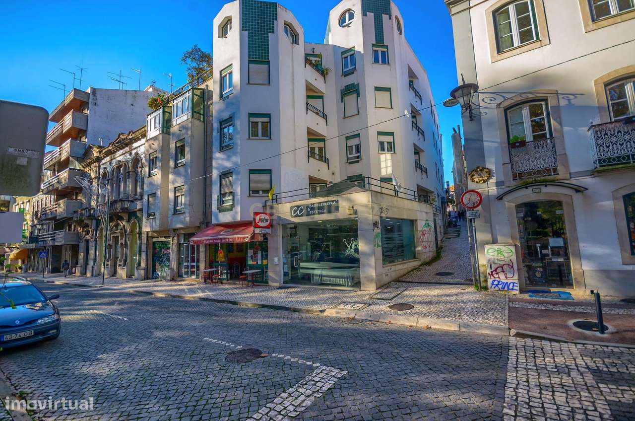 Apartamento T3 com parqueamento frente ao Parque D. Carlos I-18