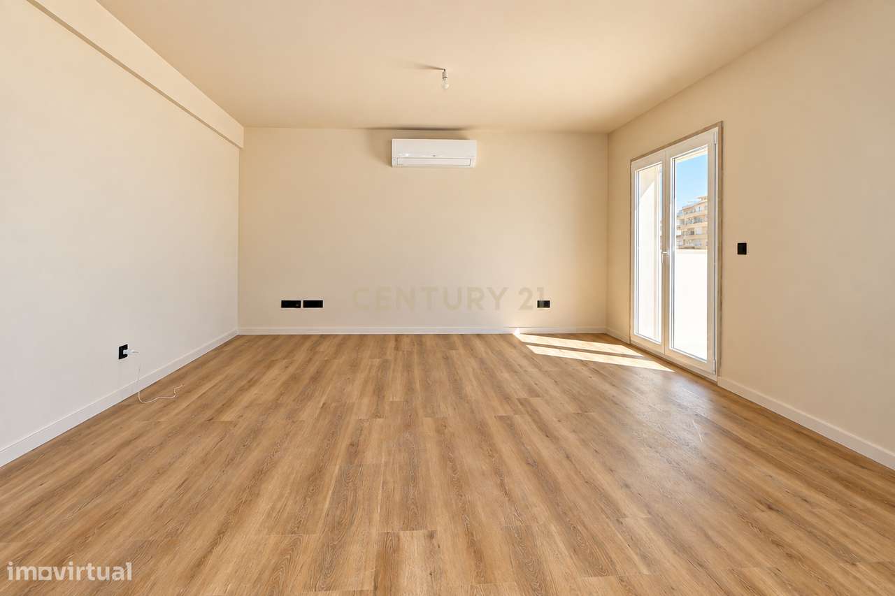Espectacular Apartamento T3, totalmente remodelado, no centro do Monti-3