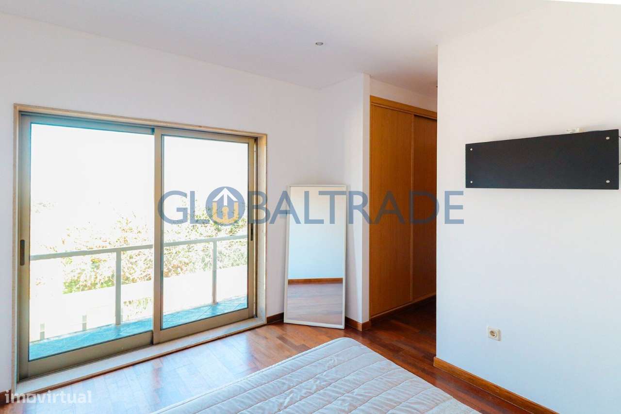 Moradia T3 com Terraço em Valbom-53