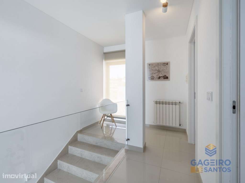 Moderna moradia T3 com piscina privativa-23