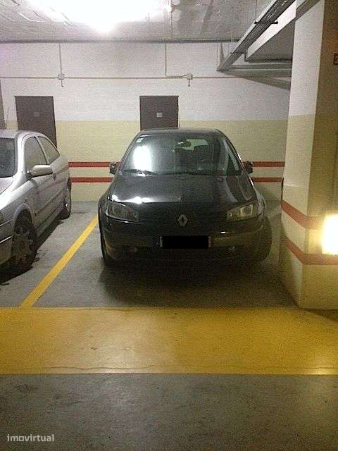 OPORTUNIDADE - Lugar de Garagem + Arrumos | Av. da República - Grande imagem: 2/5