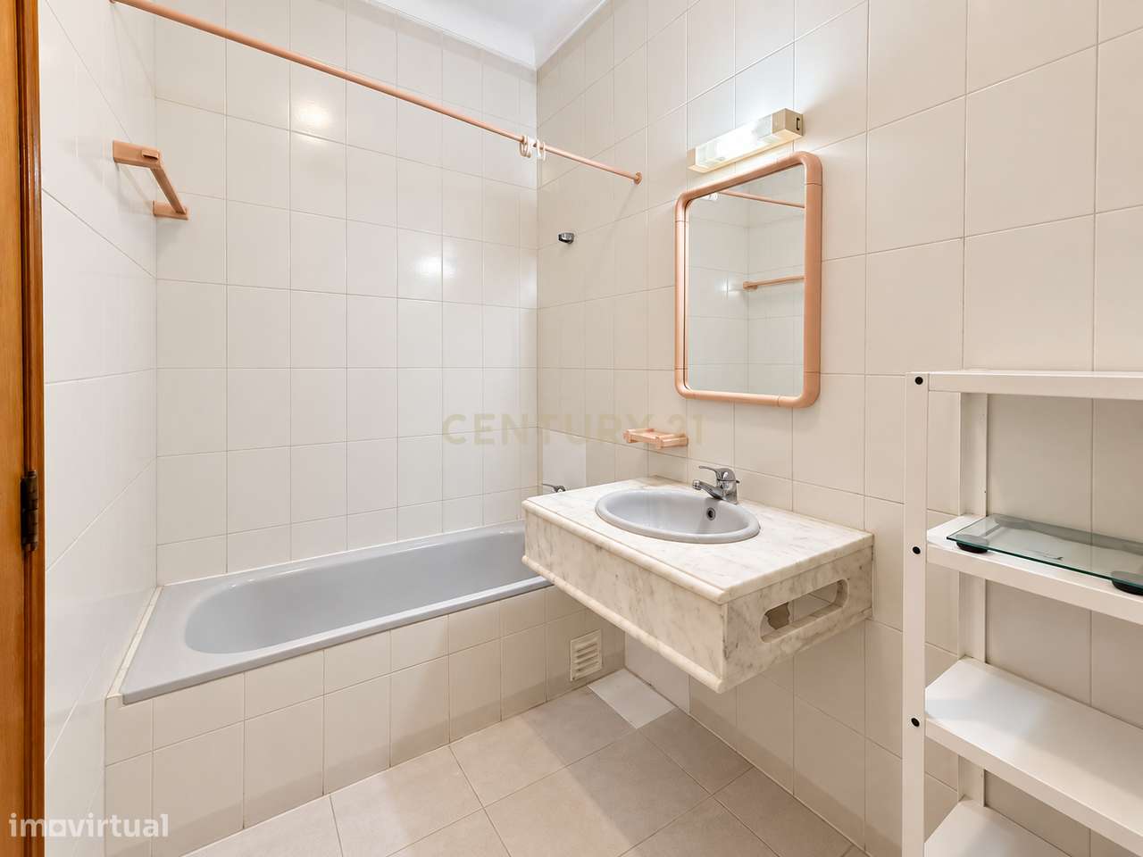 Apartamento T2 com Piscina, Elevador e Varanda Virada a Sul | Albufeir-24