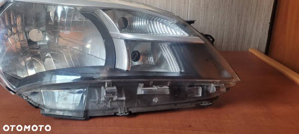 Lampa prawa Toyota Yaris III 2014 - 2