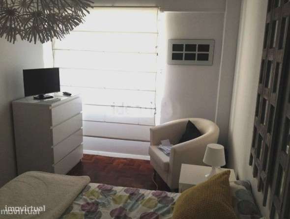 T2 Remodelado e Mobilado  Junto à Igreja de Benfica - Grande imagem: 4/13