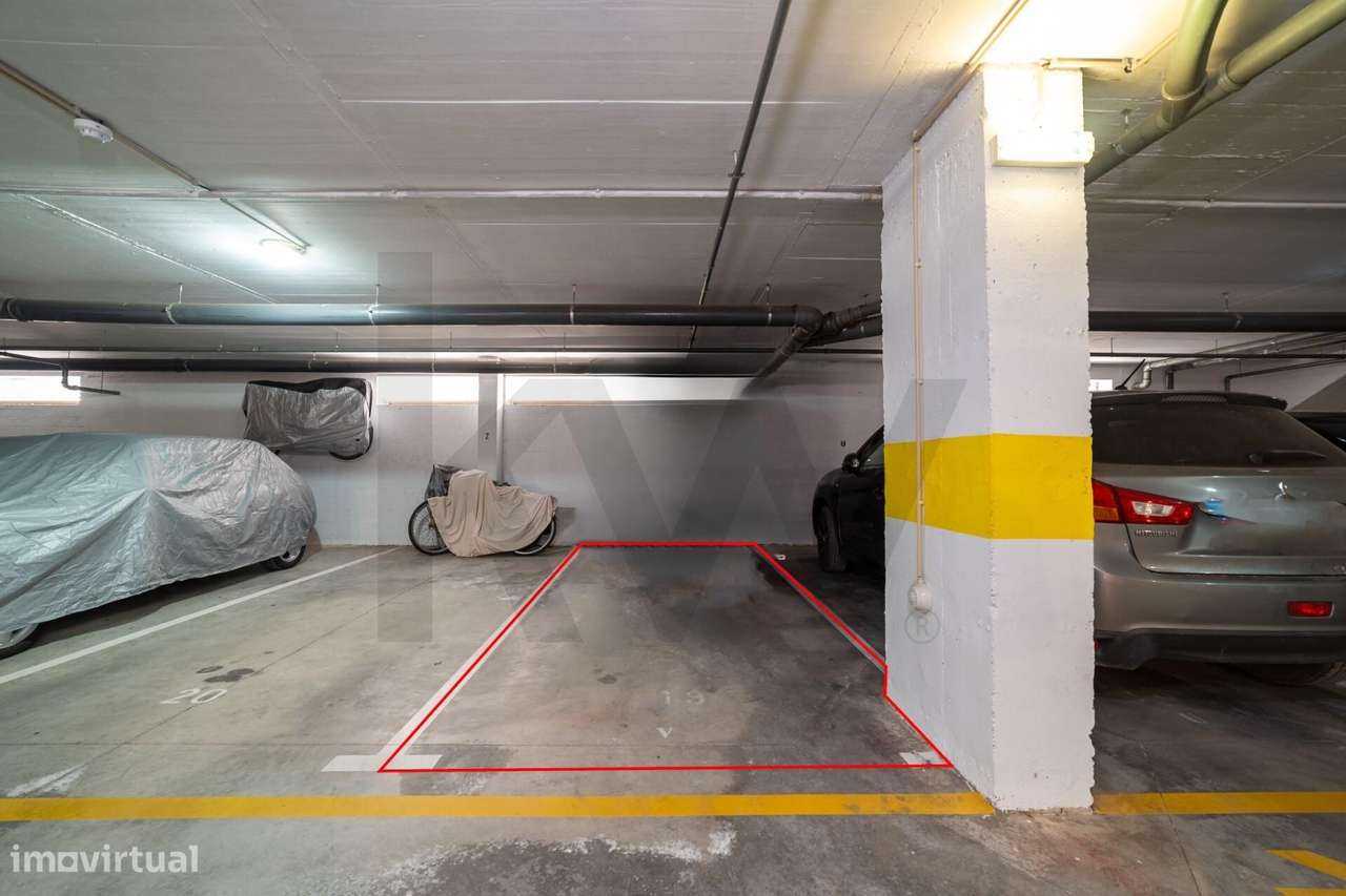 Apartamento T3 único com 3 lugares de estacionamento - VRSA-23