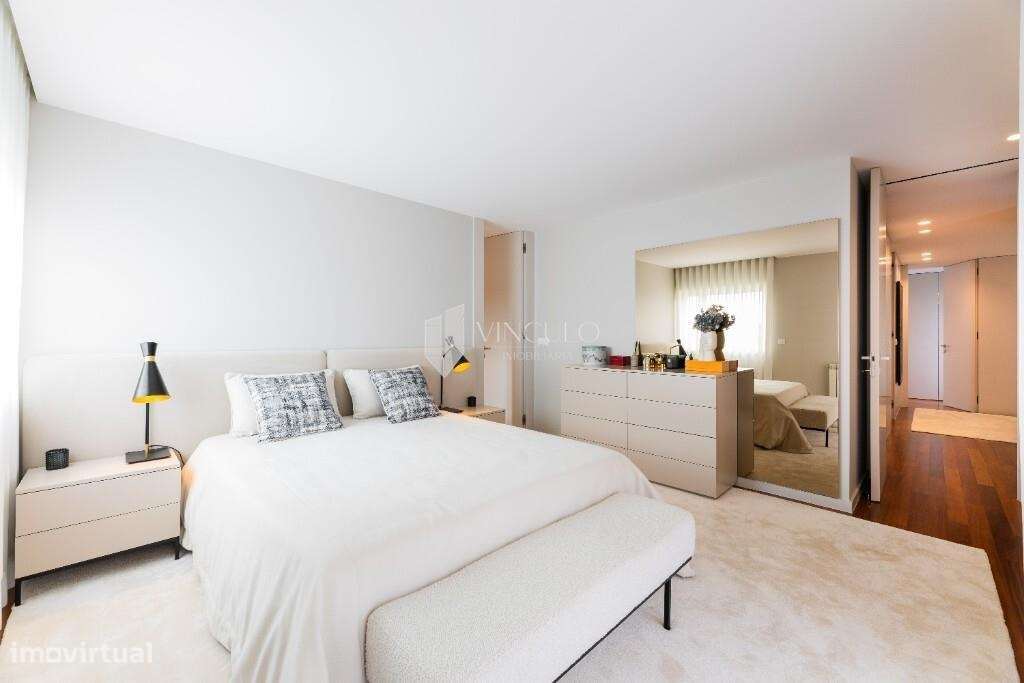 Moradia T4 em zona privilegiada de Nogueiró – conforto, elegância e vi-13