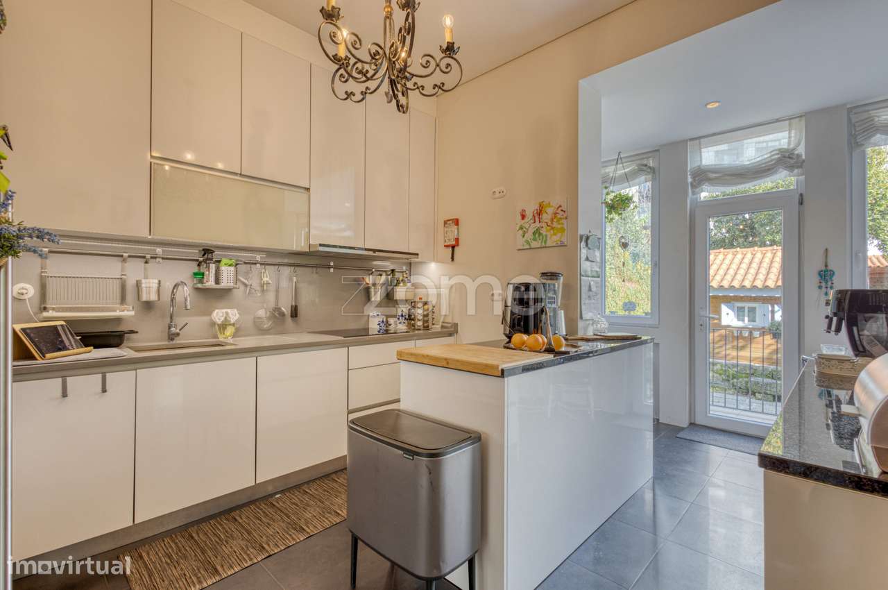 Moradia de Charme T4 Renovada na Praça do Marquês - Grande imagem: 1/47