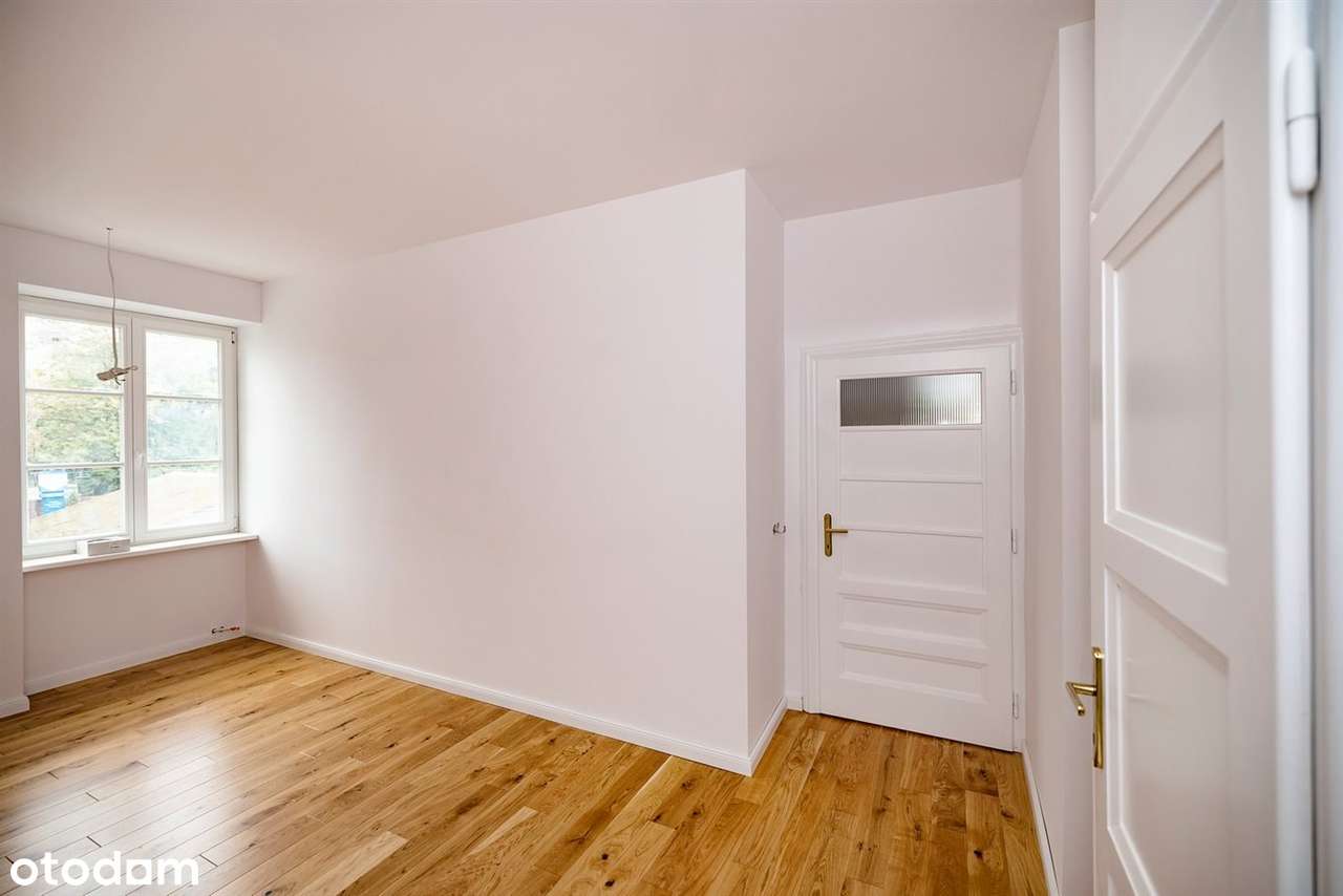 Magia światła w eleganckim mieszkaniu-12