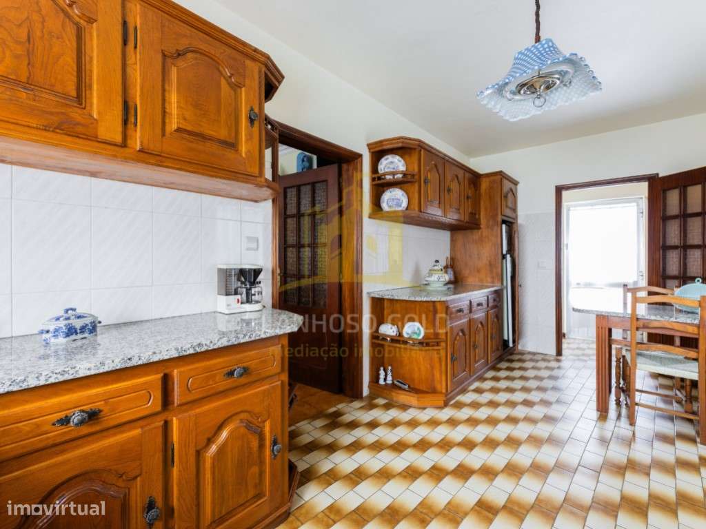 Moradia T6 em Lanhoso - Espaço, Conforto e Versatilidade - Grande imagem: 5/37