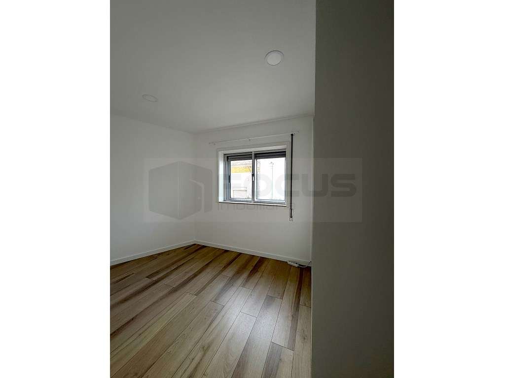 Apartamento T2 renovado com terraço Esgueira - CENTRO-16