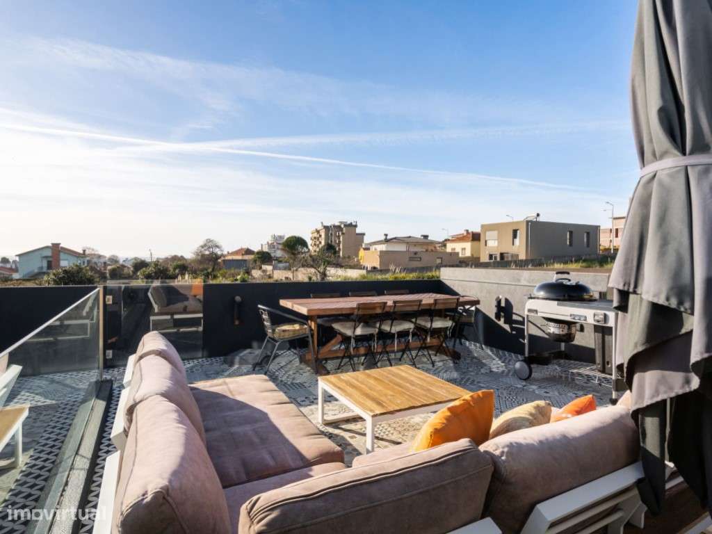 Moradia V3+1 totalmente renovada com vista mar-10