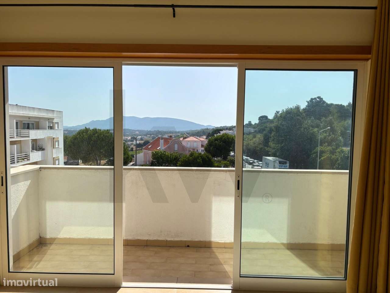 T2 com 3 varandas e parqueamento em Sesimbra - Grande imagem: 4/18