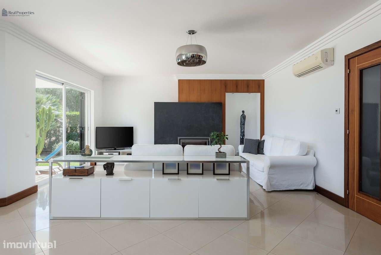 Moradia Térrea T4 Isolada em Albufeira – Um Refúgio de Luz, Conforto e-4