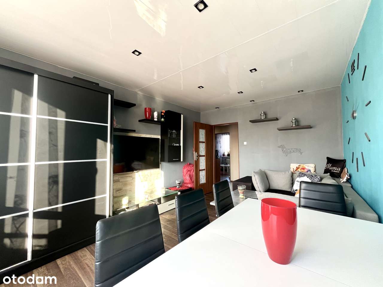 Trzypokojowe mieszkanie z balkonem i ogrzewaniem miejskim!-0