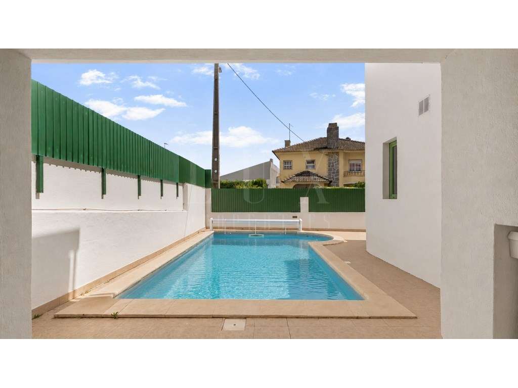 MORADIA T4 TOTALMENTE REMODELADA EM CASCAIS-45
