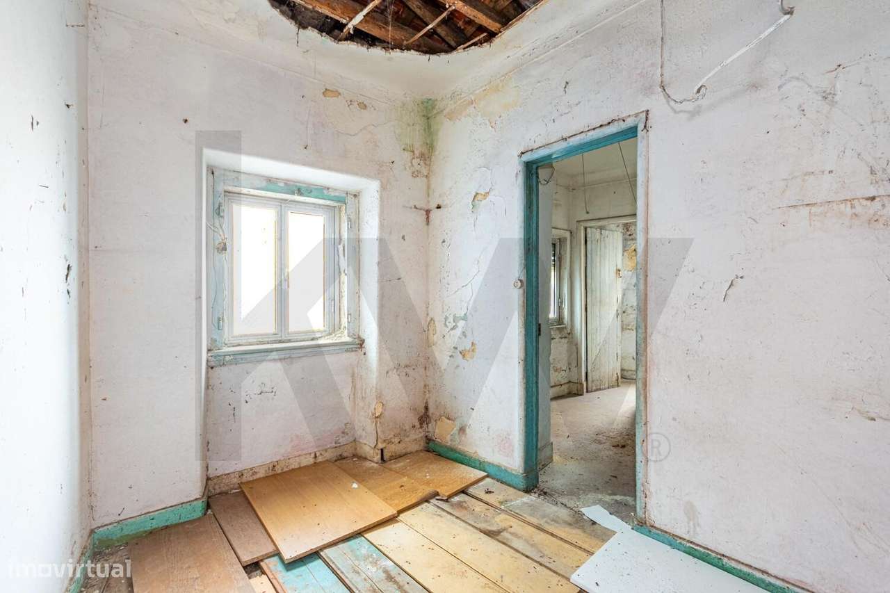 PRÉDIO EM RUÍNA c/ 3 APARTAMENTOS - 230 M2 - CANEÇAS - Odivelas-13