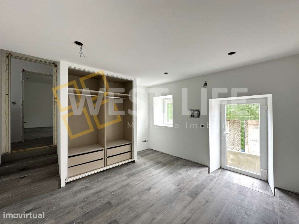 Moradia T3 Totalmente RENOVADA, com SUITE, agradável espaço exterio... - Grande imagem: 4/22