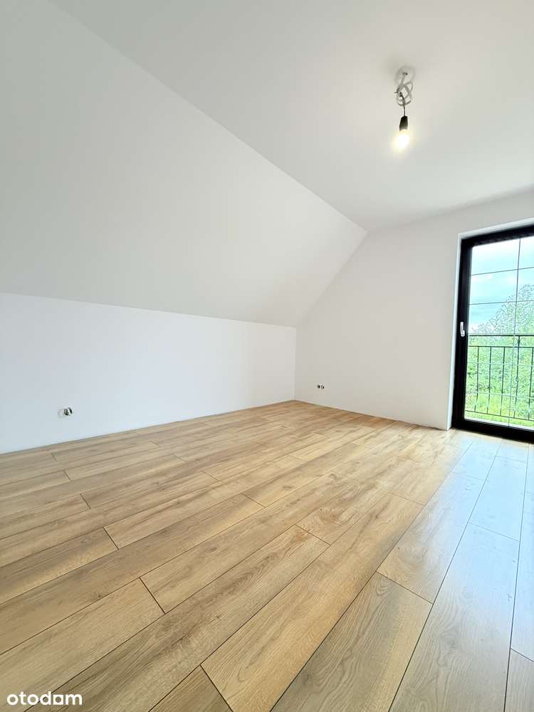 Przytulny dom z dużą działką w Klaudynie – idealny na rodzinne życie-11