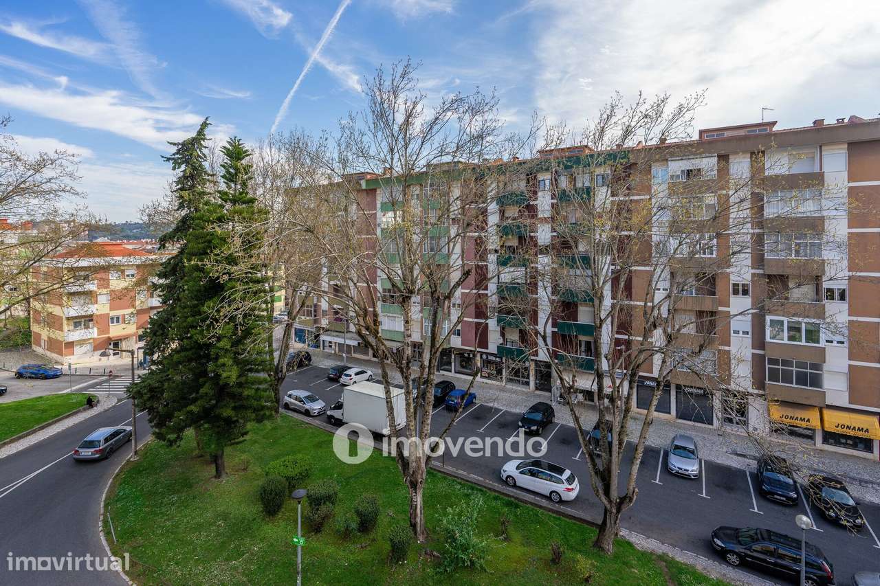 Apartamento T3 remodelado, com cozinha equipada, na Serra das Minas-17