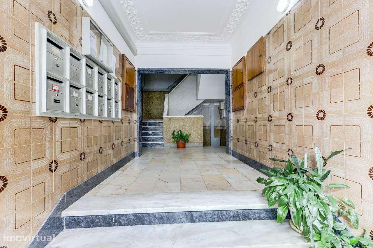 Apartamento T3 Renovado com espaço exterior.-23