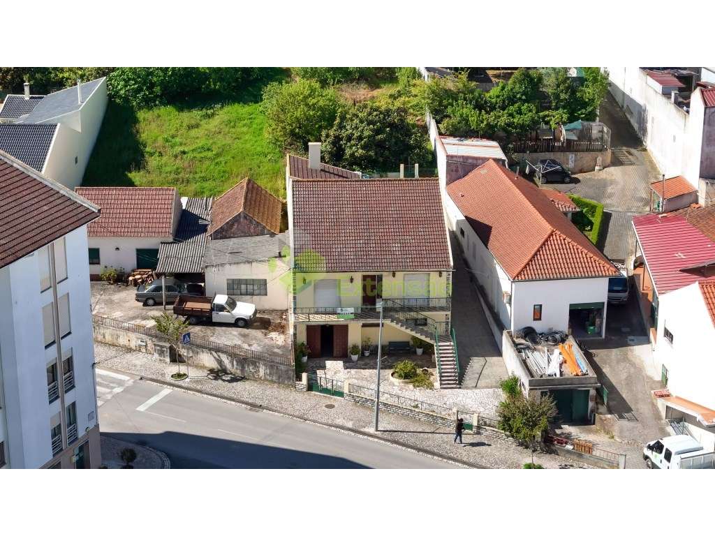Moradia T3, com Terreno de 1080 m2, no Centro da Vila do Cadaval, c...-2