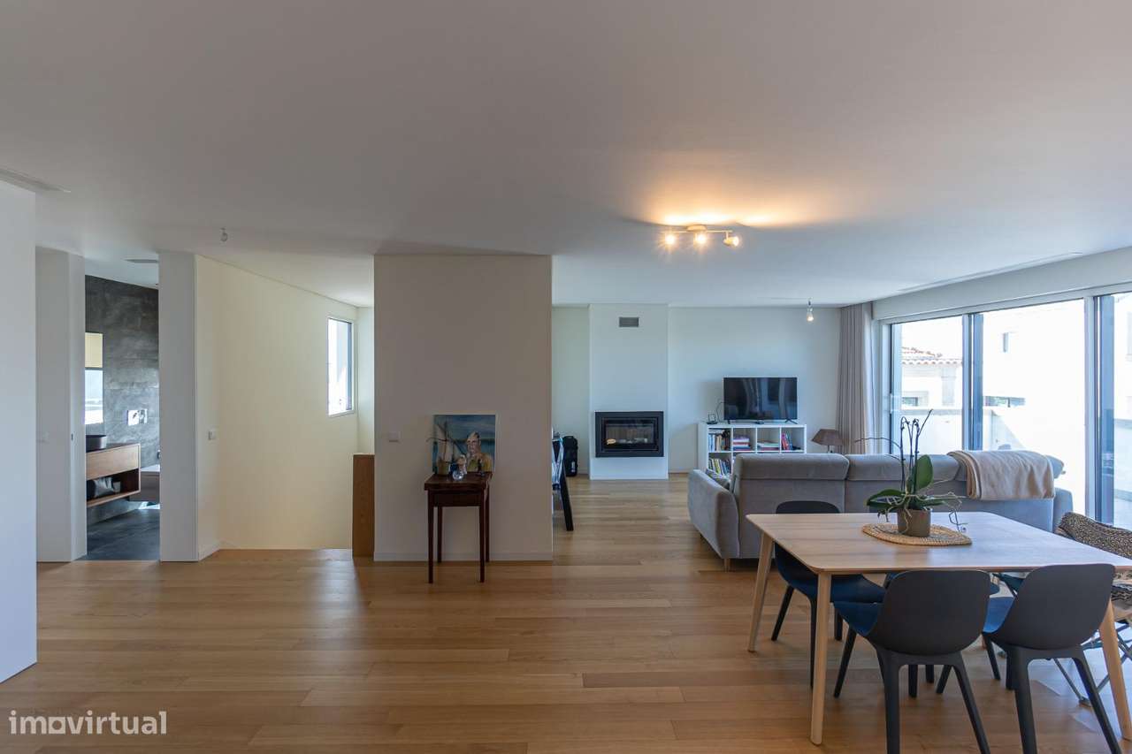 Moradia T3, em Leça da Palmeira na 1ª Linha de Mar-6