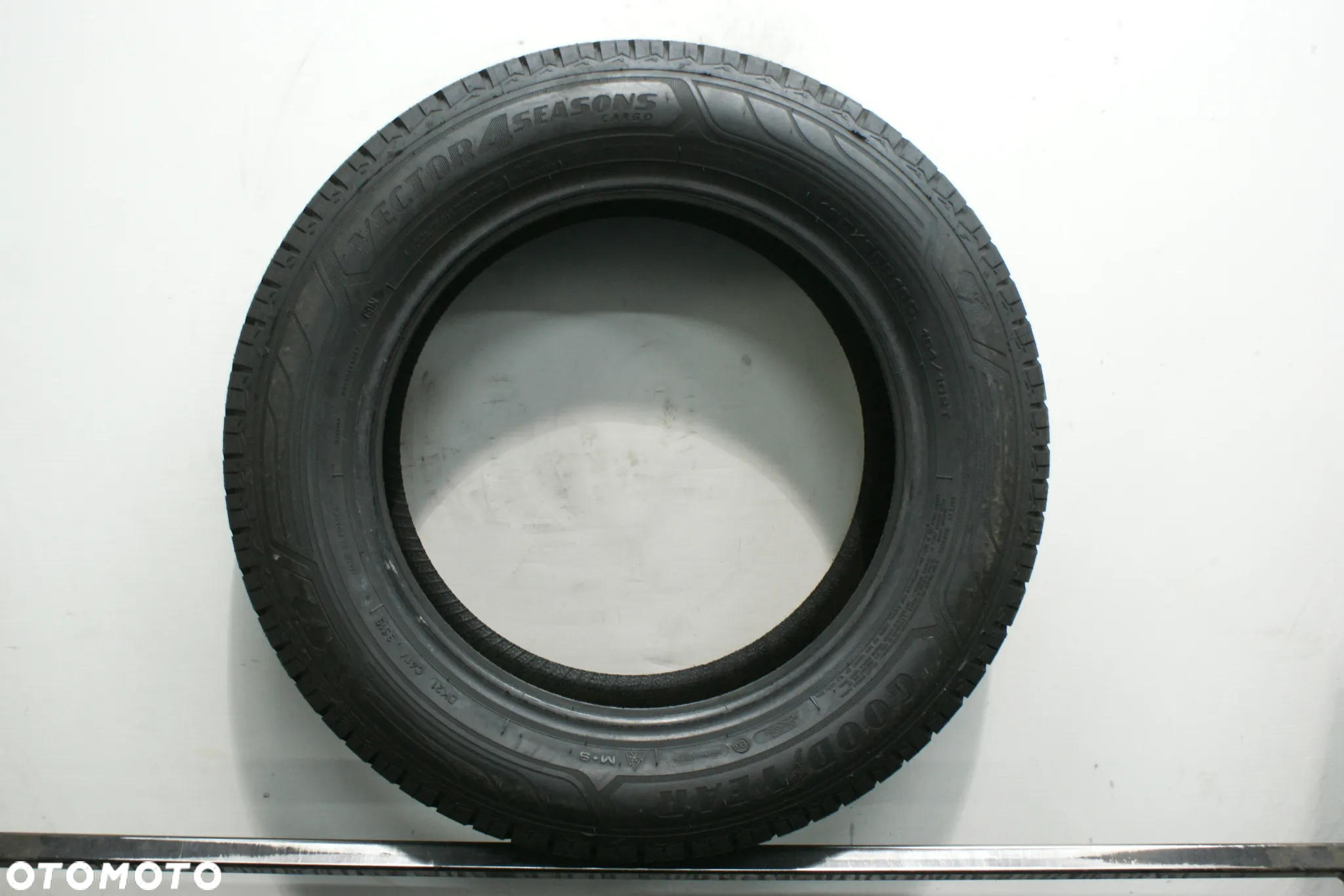 195/65R16C GOODYEAR VECTOR 4SEASONS CARGO , 8,8mm - 3