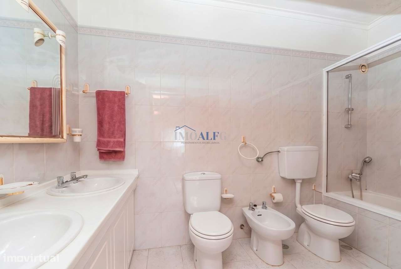 Apartamento T3 em Massamá, junto ao Shopping Center-23