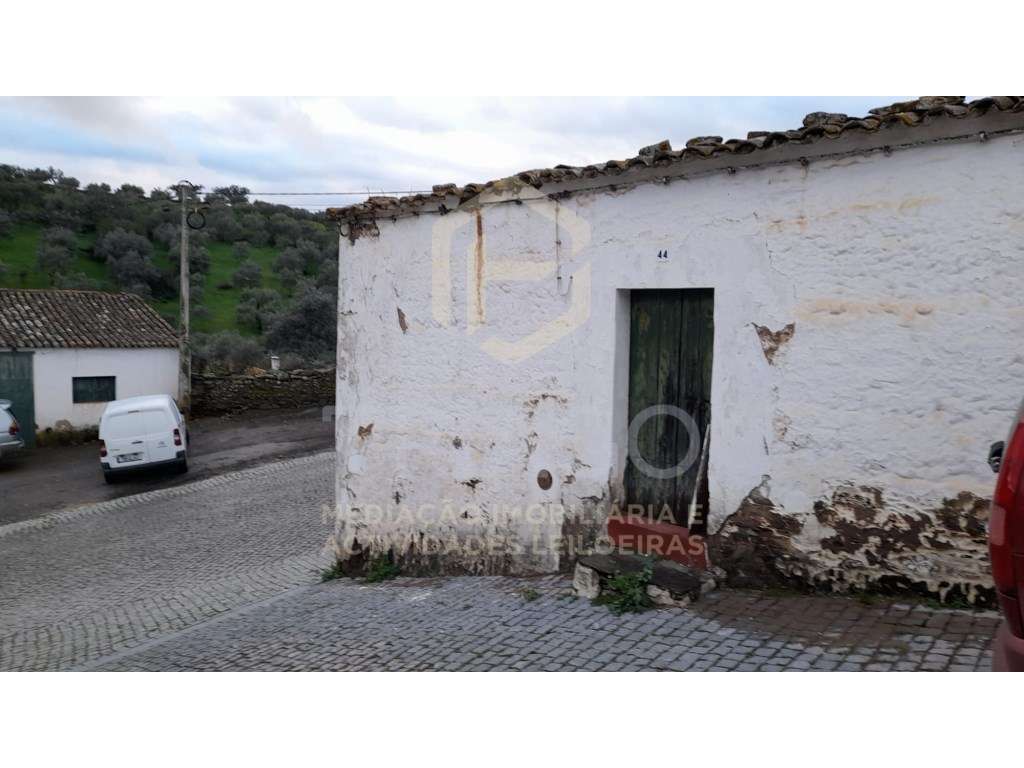 Casa de Gaveto ( 2 frentes) para Recuperar - Vila de Barrancos - Grande imagem: 5/22