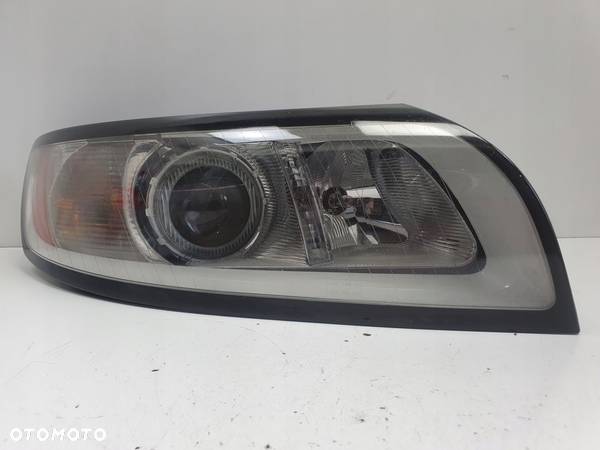 Volvo S40 II V50 LIFT PRZEDNIA LAMPA PRAWA prawy przód 0301237202 31265695 - 2