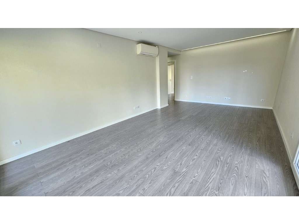 T3 com parqueamento - Urb. Solvillas, Póvoa de Santo Adrião - Grande imagem: 4/29