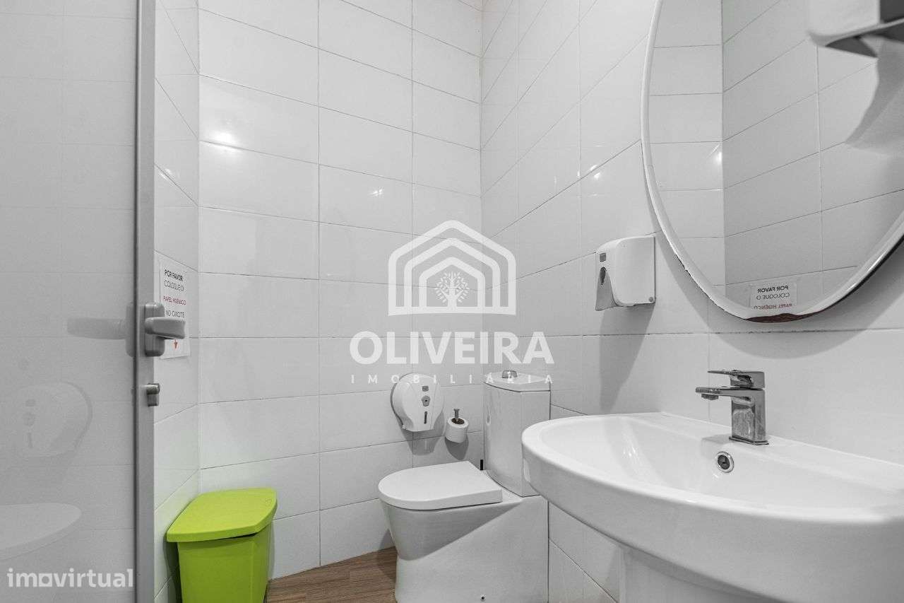 Pavilhão com escritórios - Maximinos, Braga-13