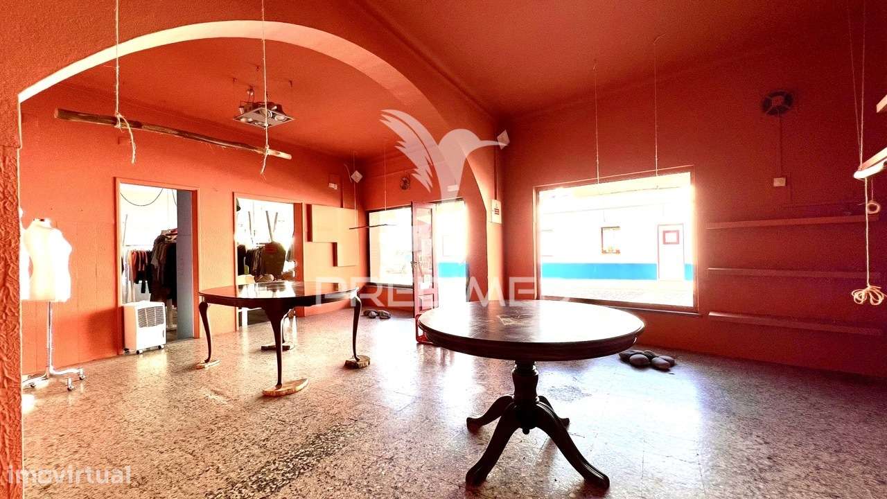 Moradia Com Logradouro e 2 Espaços Comerciais, Centro de Porto Covo. - Grande imagem: 5/35