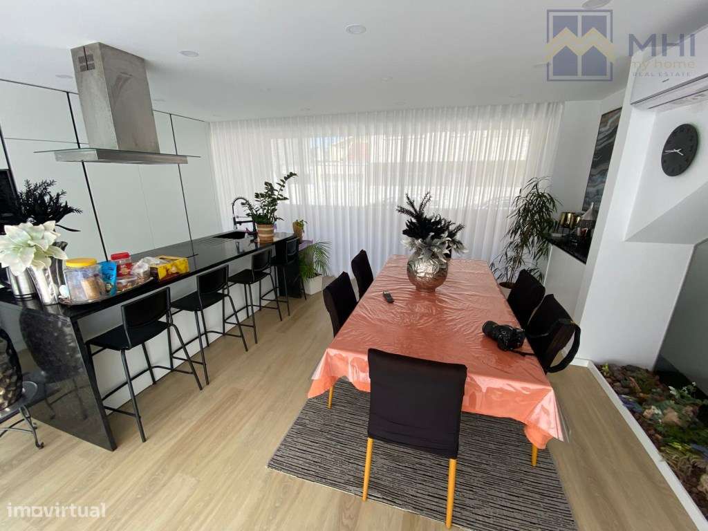 Excelente moradia Bifamiliar T3, a 100 metros da praia em Canidelo-15