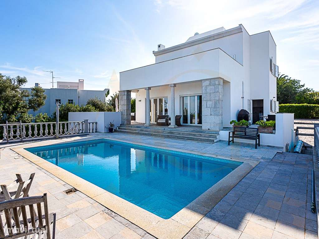 Moradia Exclusiva T4 com Vista Mar e Cidade em Tavira-27